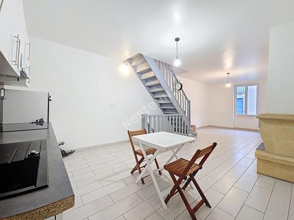 Maison de Ville à JONQUIERES avec terrasse