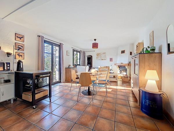 Maison lumineuse avec 3 chambres + bureau + mezzanine, terrasse et jardin piscinable à Castanet-Tolosan