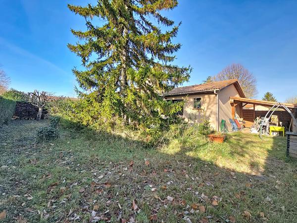 Maison lumineuse avec 3 chambres + bureau + mezzanine, terrasse et jardin piscinable à Castanet-Tolosan