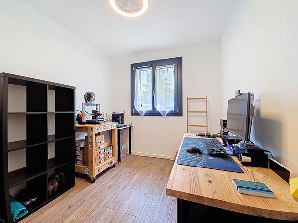 Maison lumineuse avec 3 chambres + bureau + mezzanine, terrasse et jardin piscinable à Castanet-Tolosan