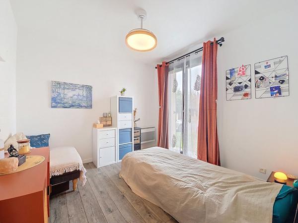 Maison lumineuse avec 3 chambres + bureau + mezzanine, terrasse et jardin piscinable à Castanet-Tolosan