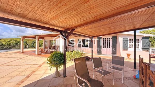 VILLA DE 6 CHAMBRES  VUE MER ET MONTAGNE