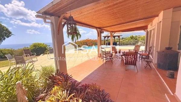 VILLA DE 6 CHAMBRES  VUE MER ET MONTAGNE