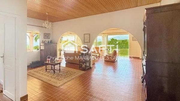 VILLA DE 6 CHAMBRES  VUE MER ET MONTAGNE