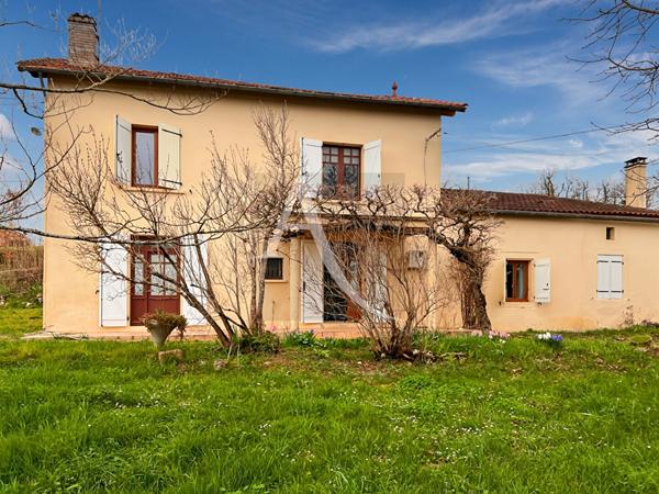 Ancienne fermette avec dépendances sur un emplacement privilégié