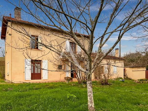 Ancienne fermette avec dépendances sur un emplacement privilégié