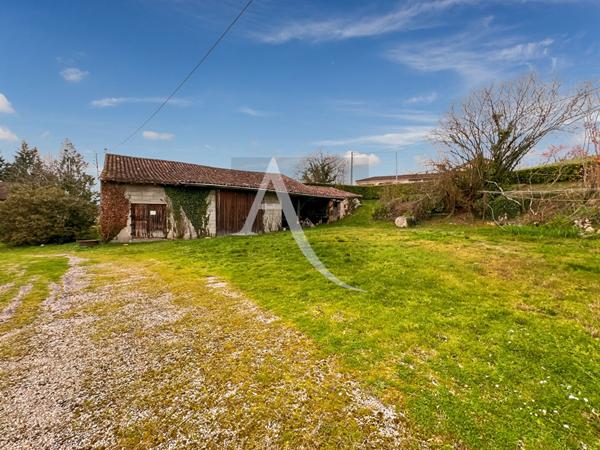 Ancienne fermette avec dépendances sur un emplacement privilégié