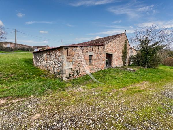 Ancienne fermette avec dépendances sur un emplacement privilégié