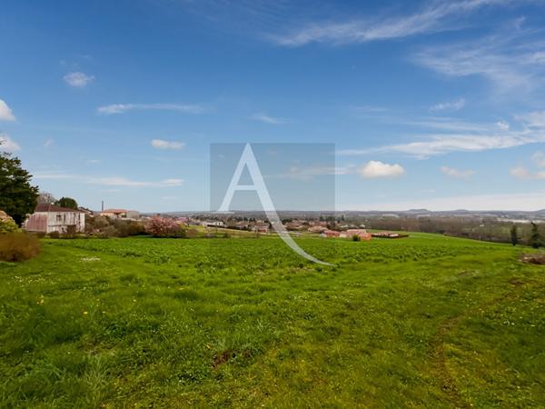 Ancienne fermette avec dépendances sur un emplacement privilégié