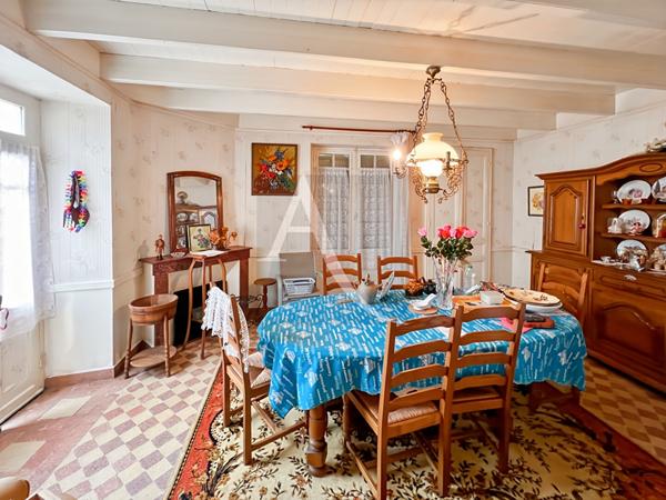 Ancienne fermette avec dépendances sur un emplacement privilégié