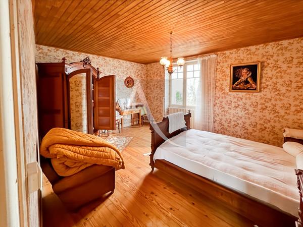 Ancienne fermette avec dépendances sur un emplacement privilégié