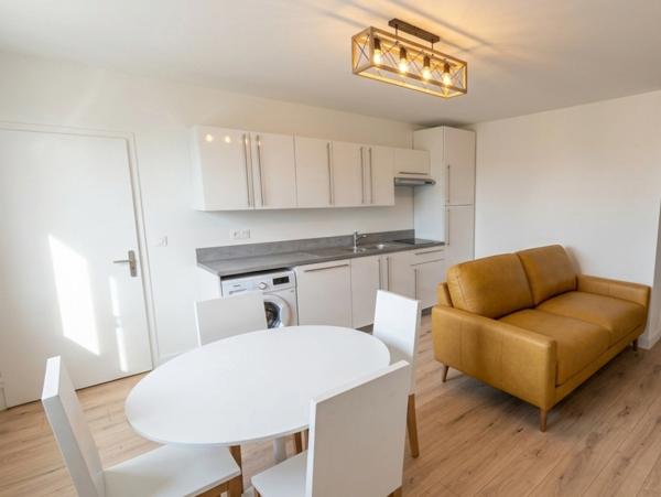 Appartement T3 de 54,79 m² avec deux suites, balcon et stationnement à Louviers
