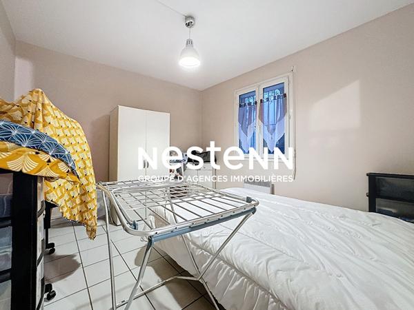 Immeuble à Perpignan de 3 appartements, 2 garages, places de parkings et jardin.