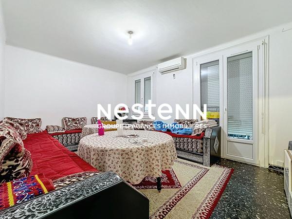 Immeuble à Perpignan de 3 appartements, 2 garages, places de parkings et jardin.