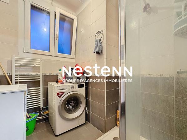 Immeuble à Perpignan de 3 appartements, 2 garages, places de parkings et jardin.