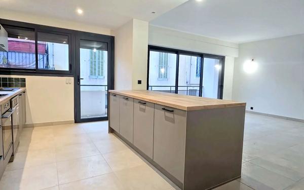 Appartement à vendre    5 pièces • 141 m2 Nîmes