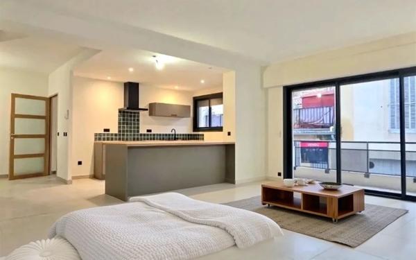 Appartement à vendre    5 pièces • 141 m2 Nîmes