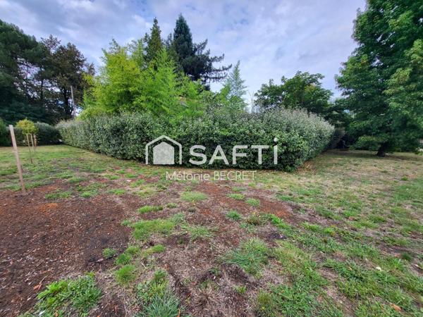 Terrain de 818m² à bâtir LIBRE DE CONSTRUCTEUR