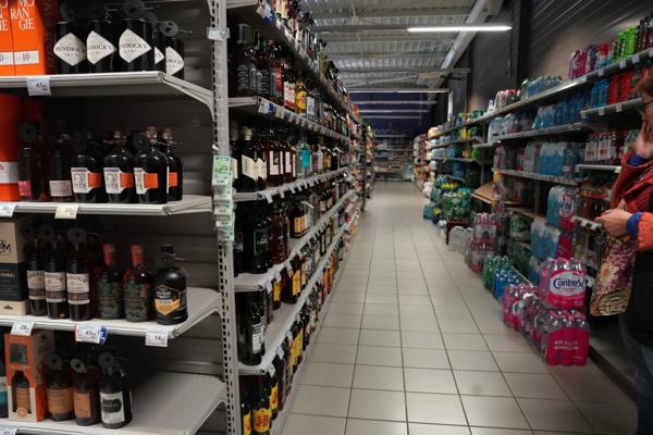 Local/bureau à vendre proche de BRIVE LA GAILLARDE (19)- Cession de murs d'un supermarché -loyer annuel  77 360 euros ht