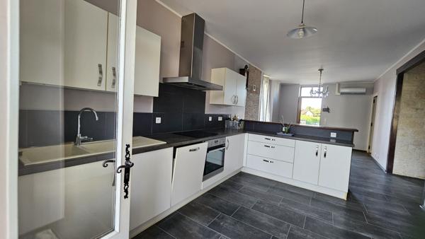 Tonneins (47400) Maison de ville accessibe PMR, climatisée avec jardin, terrasse, cave et chai.