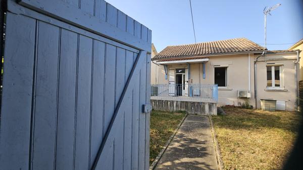 Tonneins (47400) Maison de ville accessibe PMR, climatisée avec jardin, terrasse, cave et chai.