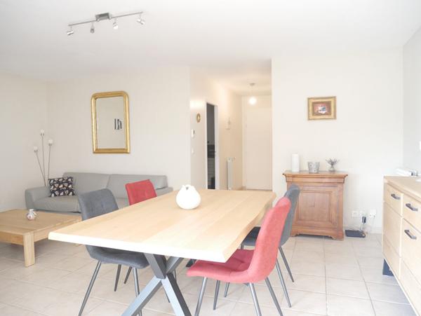 Villa Venelles T4 88 m² avec jardinet garage non attenant et parking privatif