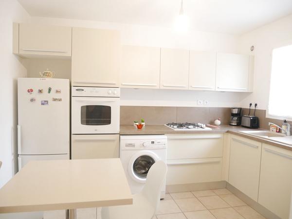 Villa Venelles T4 88 m² avec jardinet garage non attenant et parking privatif