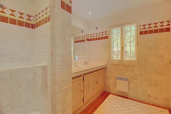 A VENDRE EN EXCLUSIVITÉ SUPERBE PROPRIÉTÉ DE 240m² À COTIGNAC sur 15 000m² de terrain