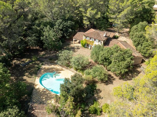 A VENDRE EN EXCLUSIVITÉ SUPERBE PROPRIÉTÉ DE 240m² À COTIGNAC sur 15 000m² de terrain