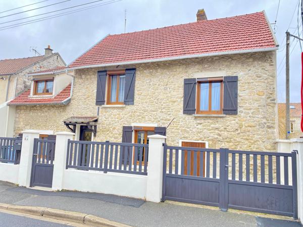 JOLIE MAISON de VILLE avec JARDIN