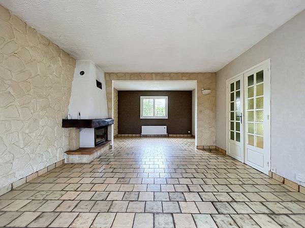 Maison sur sous sol 4 chambres  2000 m² de jardin