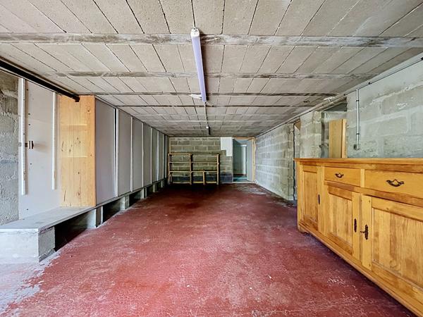 Maison sur sous sol 4 chambres  2000 m² de jardin