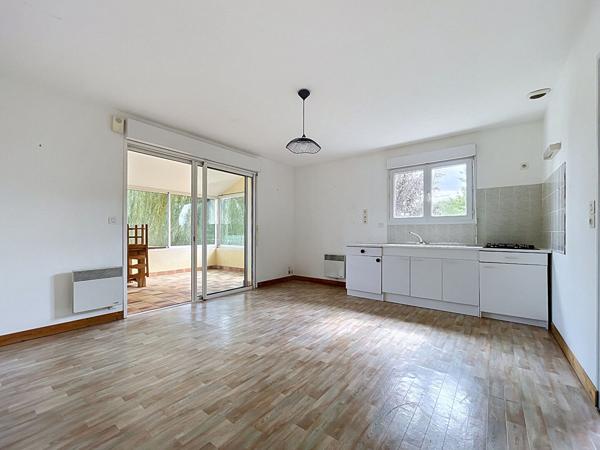 Maison sur sous sol 4 chambres  2000 m² de jardin