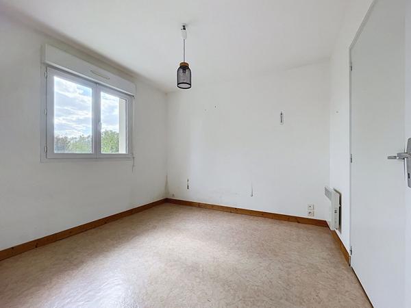 Maison sur sous sol 4 chambres  2000 m² de jardin