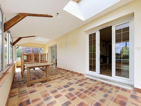 Maison sur sous sol 4 chambres  2000 m² de jardin