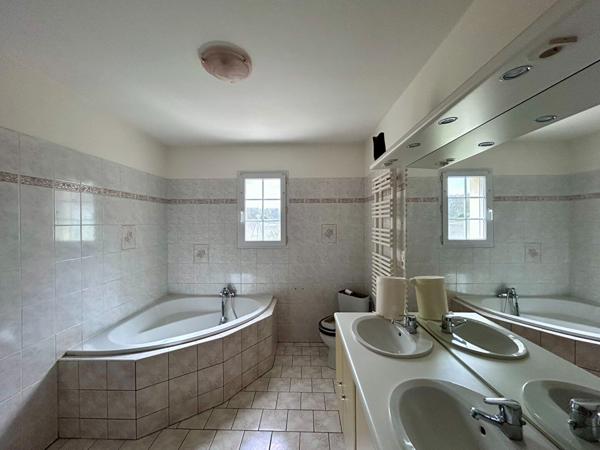 Maison Cherveux 6 pièce(s) 123.75 m2, Cherveux 79410