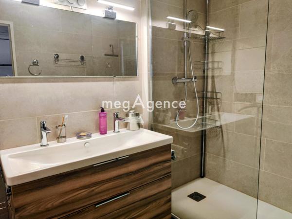 Appartement à LYON 6E ARRONDISSEMENT, 69006 - 4 pièces 77m²