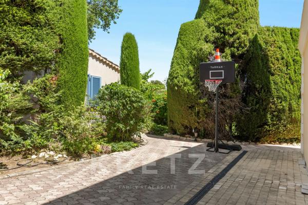SAINT-PAUL-DE-VENCE – PROPRIÉTÉ FAMILIALE DE CHARME AVEC MAISON D'AMIS, ESPACE SPA NORDIQUE