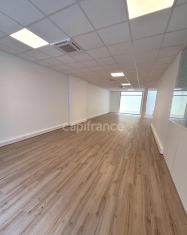 Dpt Paris (75), à vendre PARIS 15EME ARRONDISSEMENT Local commercial 200 m²
