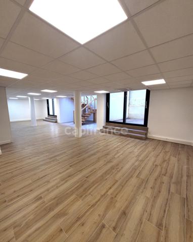 Dpt Paris (75), à vendre PARIS 15EME ARRONDISSEMENT Local commercial 200 m²