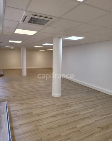 Dpt Paris (75), à vendre PARIS 15EME ARRONDISSEMENT Local commercial 200 m²