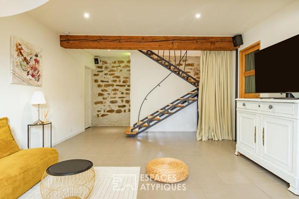 Maison vigneronne réinventée en loft industriel de 297 m²