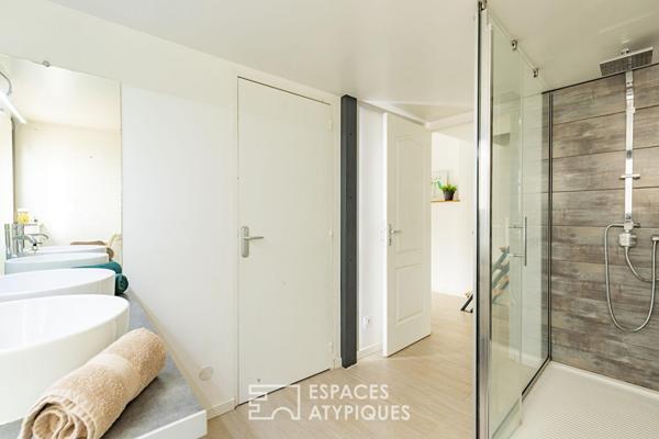 Maison vigneronne réinventée en loft industriel de 297 m²