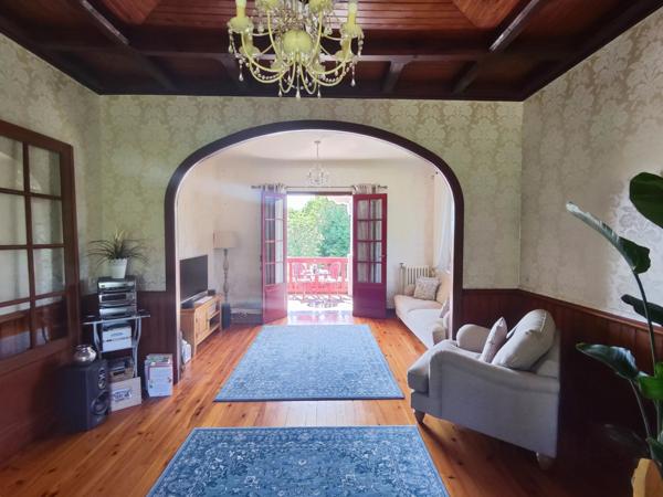 Maison de ville avec trois chambres et jardin dans un quartier prisé