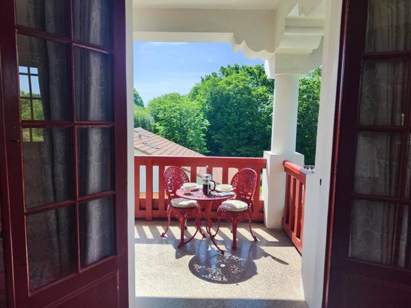 Maison de ville avec trois chambres et jardin dans un quartier prisé