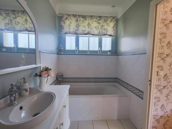 Maison de ville avec trois chambres et jardin dans un quartier prisé