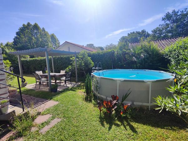 Maison de ville avec trois chambres et jardin dans un quartier prisé
