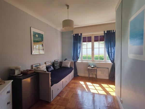 Maison de ville avec trois chambres et jardin dans un quartier prisé