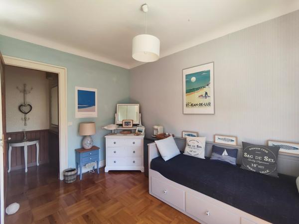 Maison de ville avec trois chambres et jardin dans un quartier prisé
