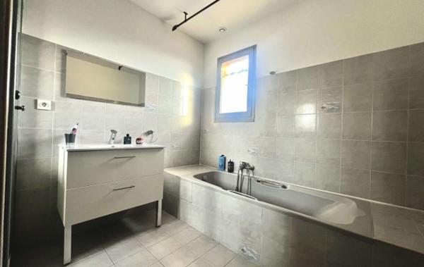 Vente Villa IMPASSE AU CALME SUR LES HAUTEURS Saint-gilles   